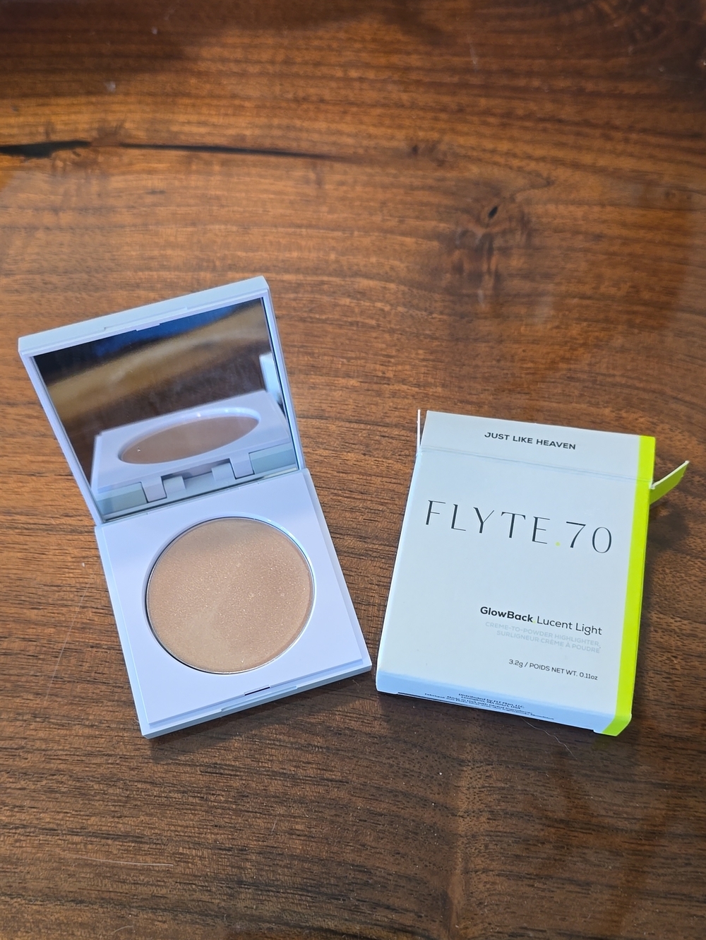 FLYTE.70 GlowBack Lucent Light Pressed Powder - Beige